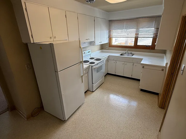 605 Dallenlea Ave #605 — Photo 12