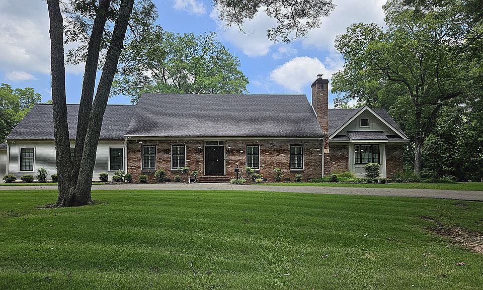 1st image of 2 Shea Hill Dr