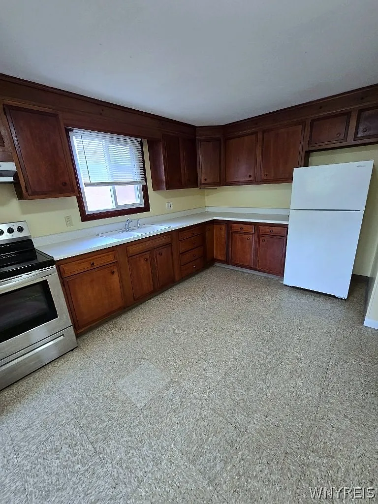 3 bed, 1.0 bath, 2214 sqft, $1,750 — Photo 3