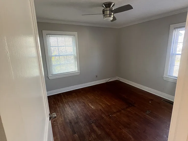 204 Greenview Dr — Photo 16