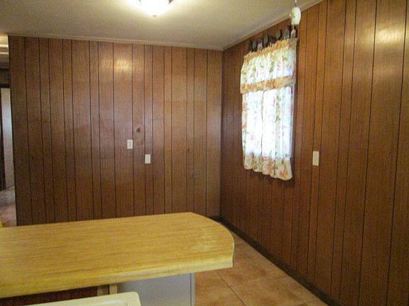 4th image of 213 Willow Dr