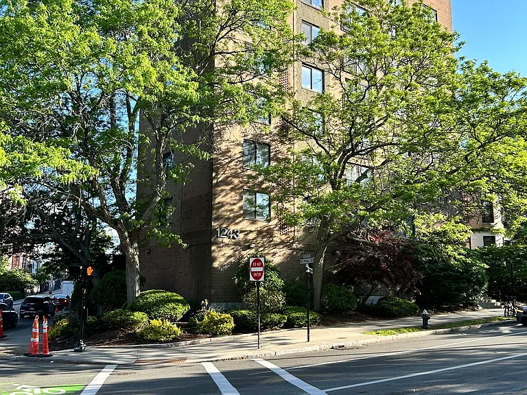 1243 Beacon St #6E — Photo 12
