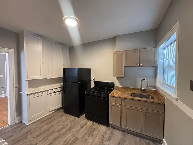37 W 14th Pl — Photo 6