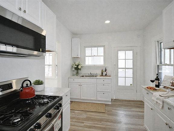 4th image of 2511 Mercantile St