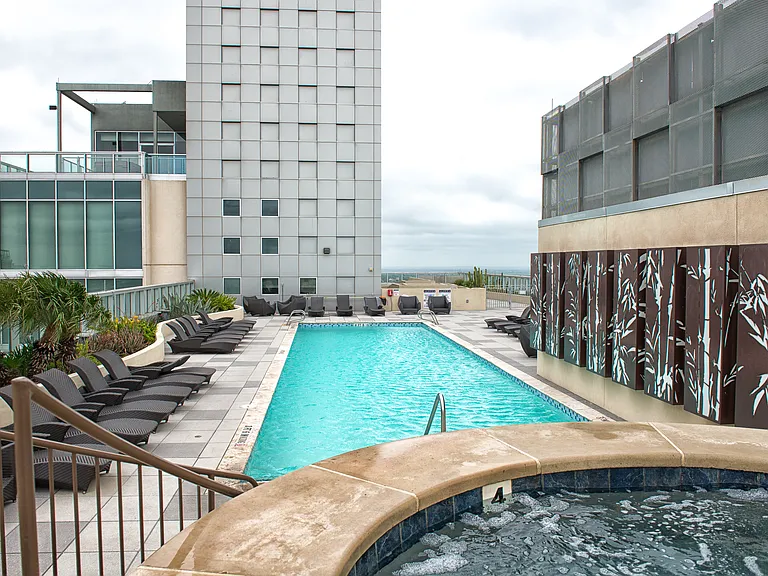 610 E Market St #3017 — Photo 7