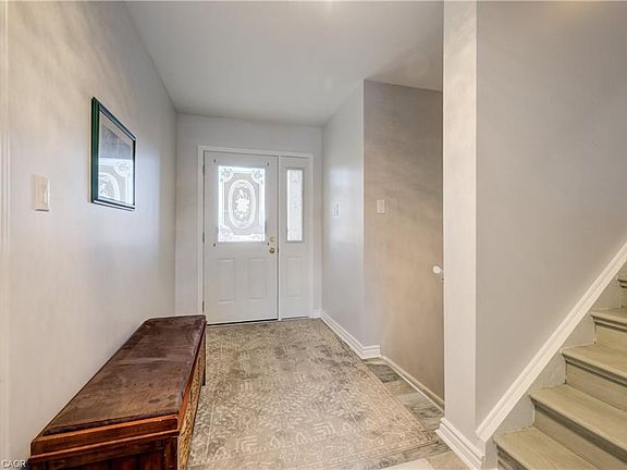 5th image of 490 King St E
