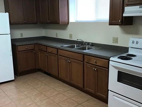 2nd image of 3120 Elmwood Ave APT 4