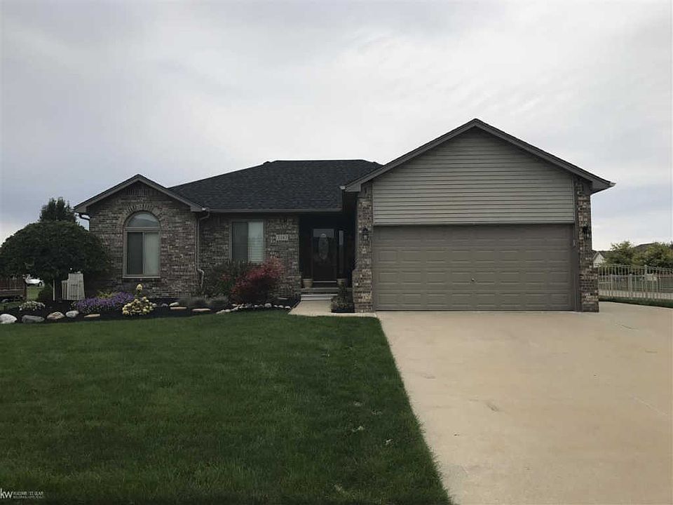 1st image of 31143 Blue Heron Dr
