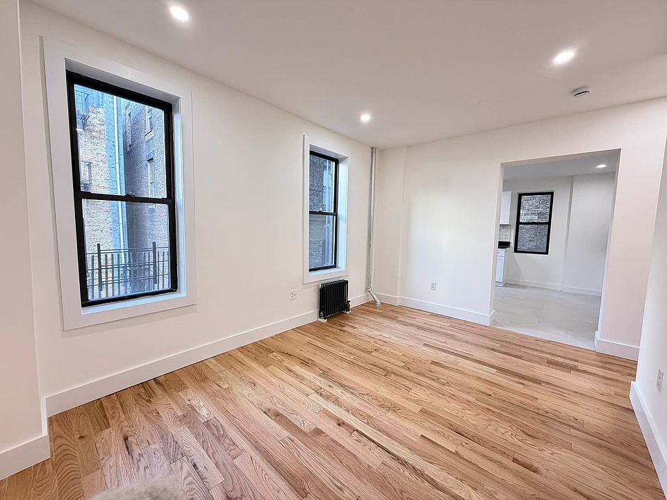 1st image of 29 Cornelia St #Y