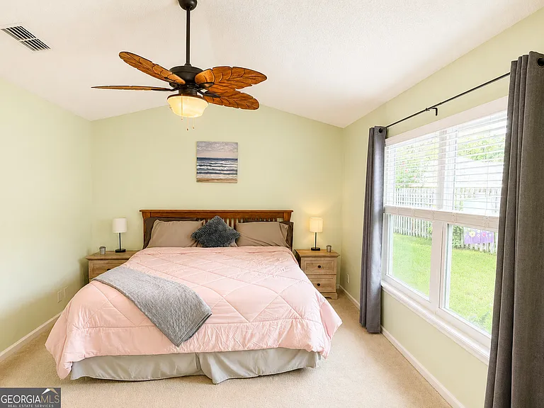 102 Summer Dr — Photo 24