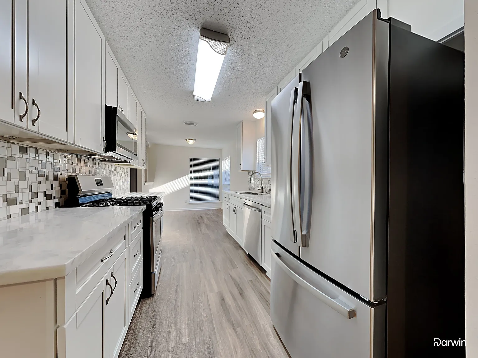 3 bed, 2.0 bath, 2076 sqft, $2,370 — Photo 2