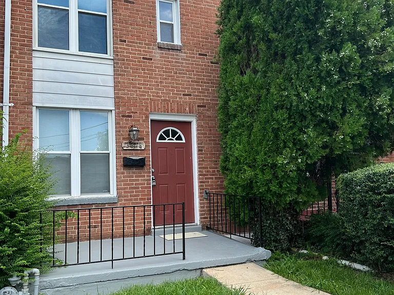 3318 Lake Ave — Photo 2