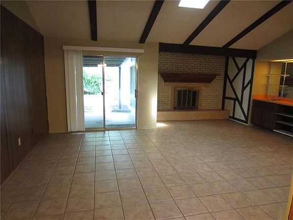 3rd image of 2917 Meadow Park Dr