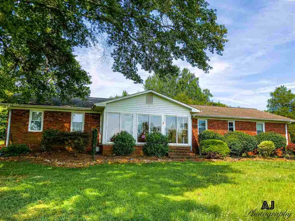 125 Goforth Dr, Campobello, SC 29322