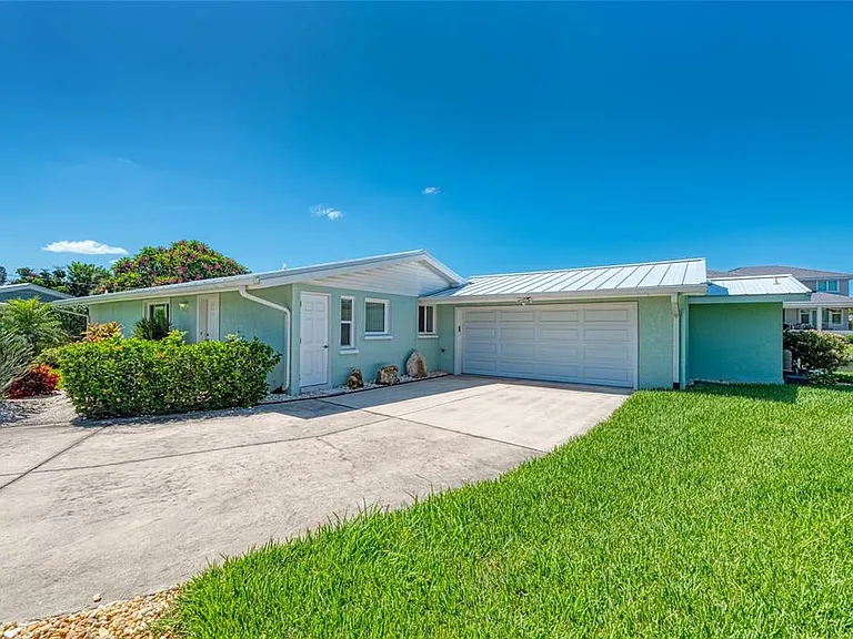 5577 Contento Dr — Photo 2