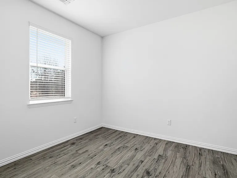2340 Brandon St — Photo 10