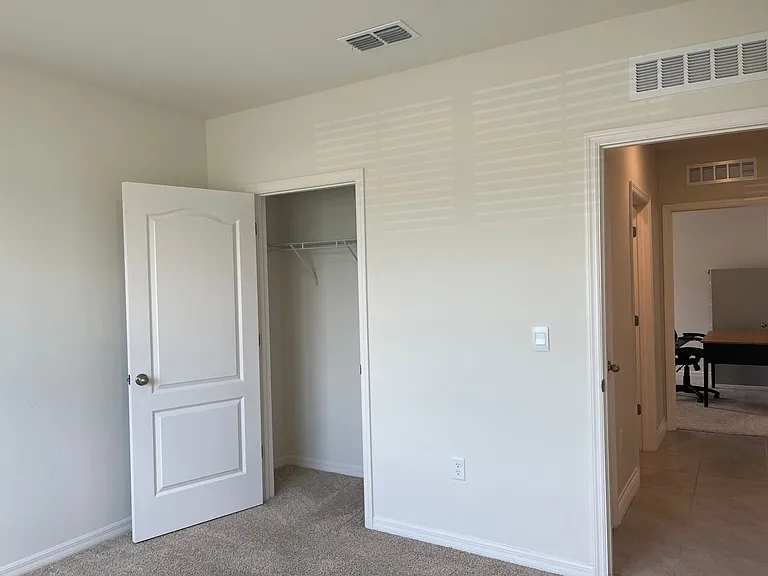 3031 Staten Dr — Photo 16