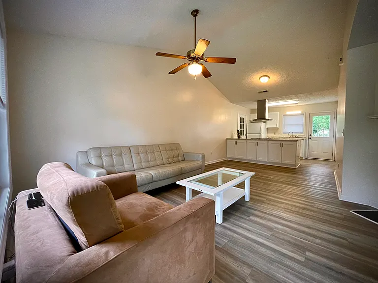 1002 Gordon Woods Rd — Photo 4