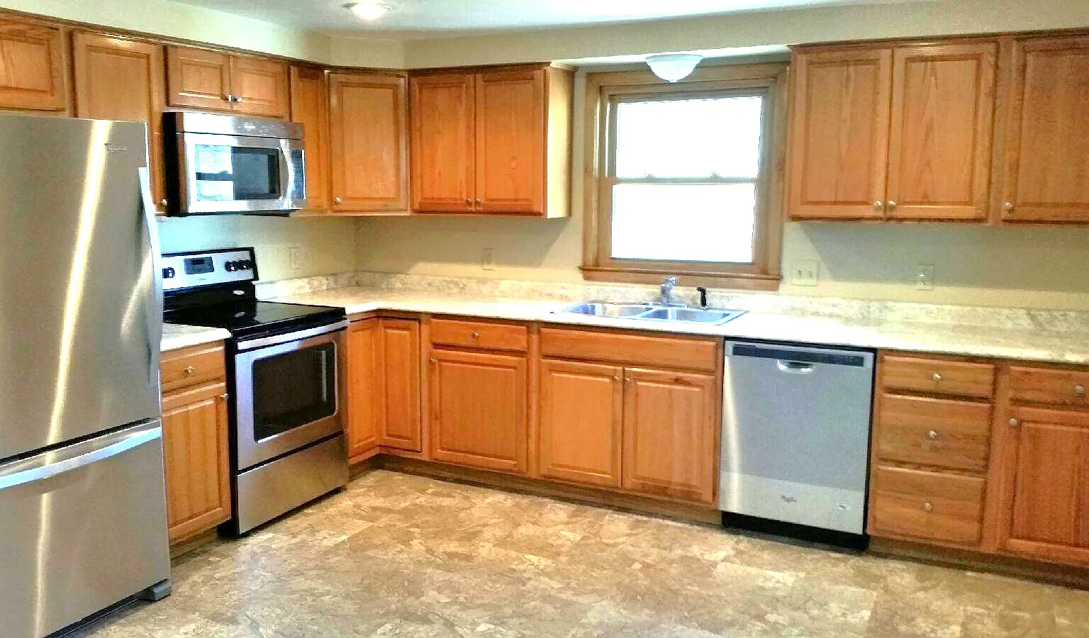 3 bed, 1.5 bath, 1250 sqft, $1,700 — Photo 3