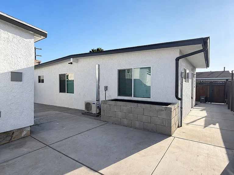 2123 Martin Luther King Jr Ave — Photo 12