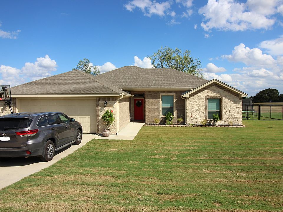 1st image of 125 Surrey Ln
