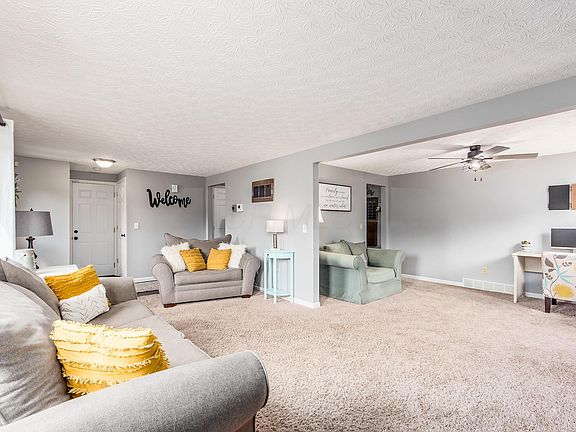 3rd image of 7276 Saddletree Ct
