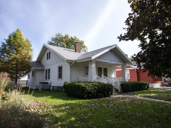 1104 S 16th St, Mattoon, IL 61938