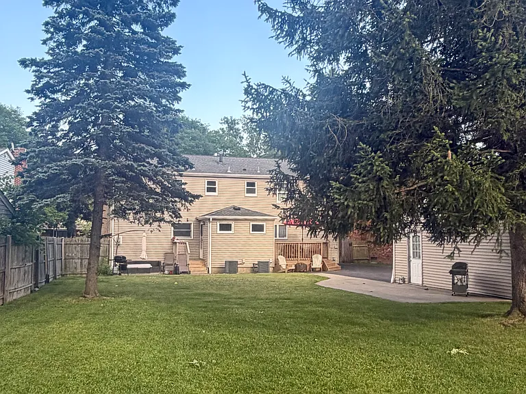21 Fairgreen Dr — Photo 24
