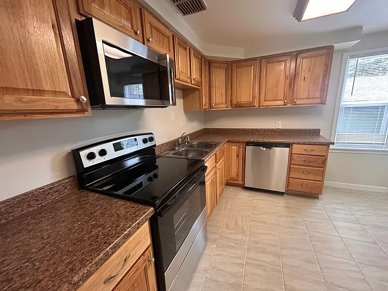 1333 E 41st Ave — Photo 6