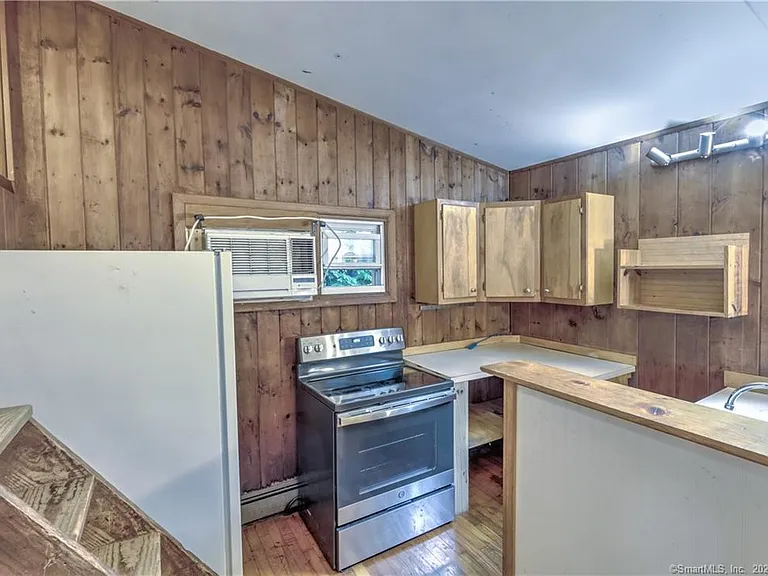 38 Hawleyville Rd — Photo 4