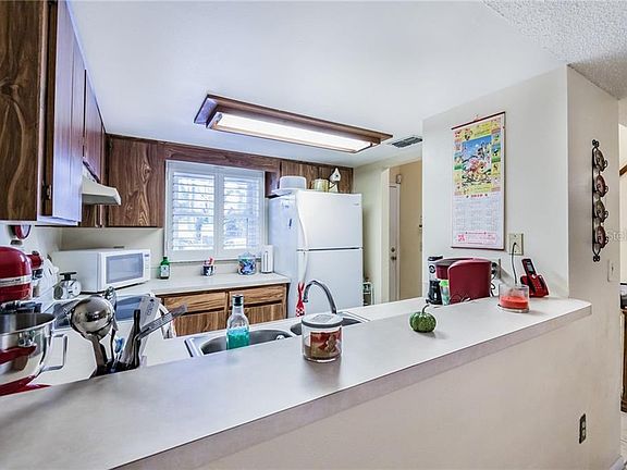 5th image of 10016 Lake Oak Cir