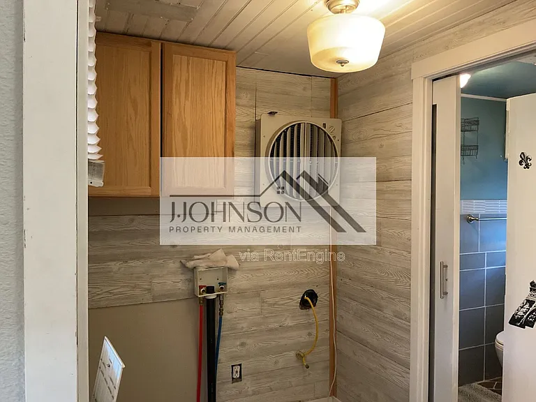 1143 Wall St — Photo 11