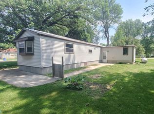 102 2nd St N, Fairmount, ND 58030