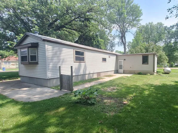 102 2nd St N, Fairmount, ND 58030