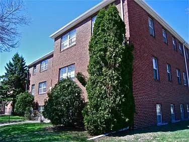 Ford Parkway Apartments — Photo 1
