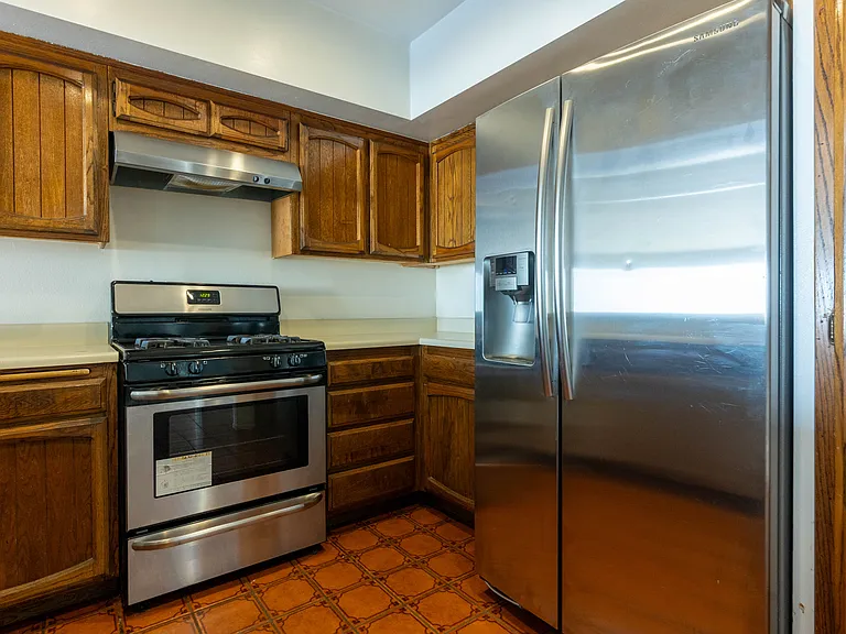 5125 Harold Way #202 — Photo 32