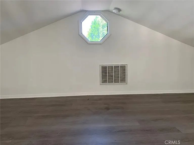 5820 Calvin Ave — Photo 13