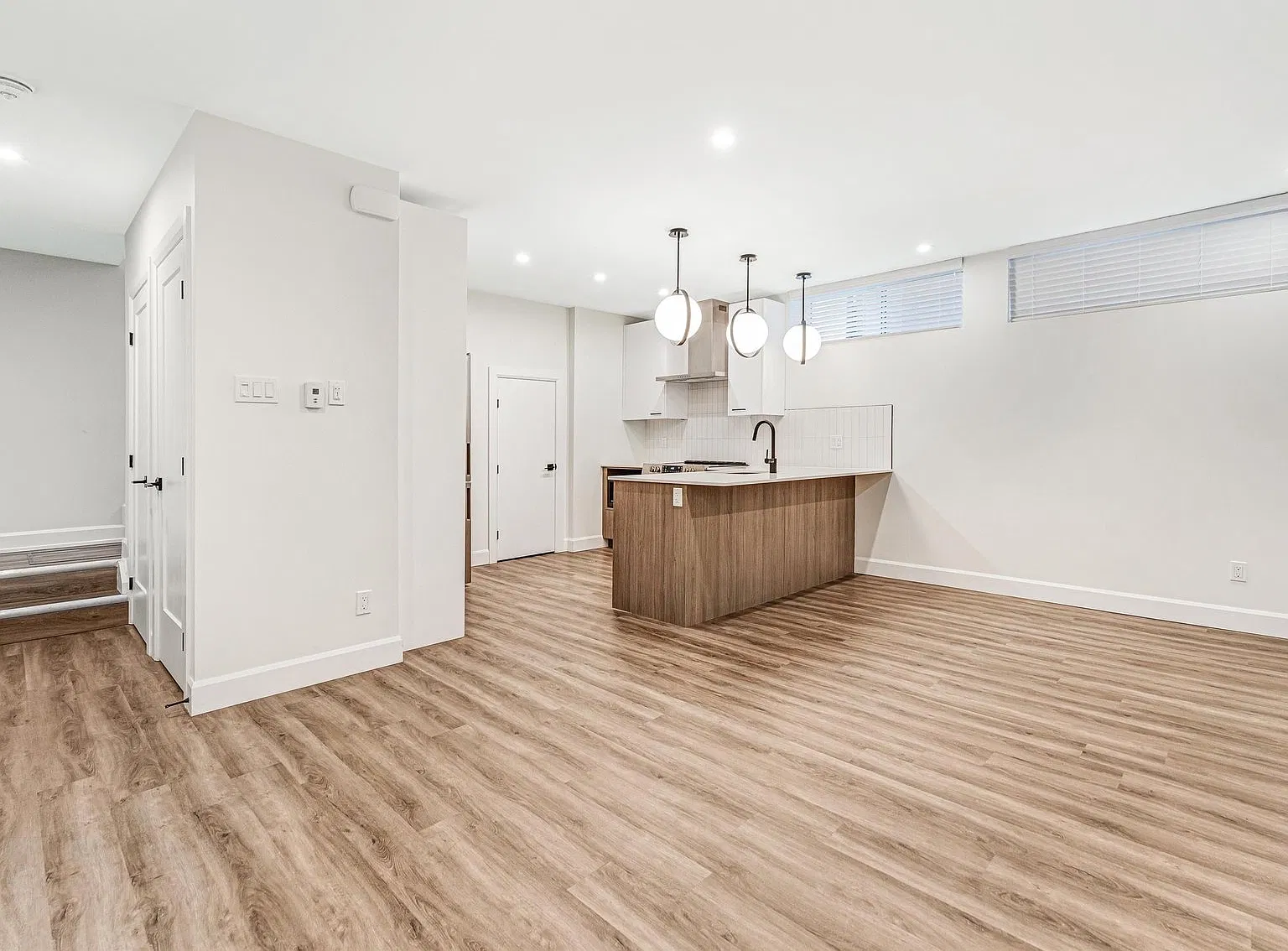 845 Woodroffe Avenue Ottawa — Photo 3