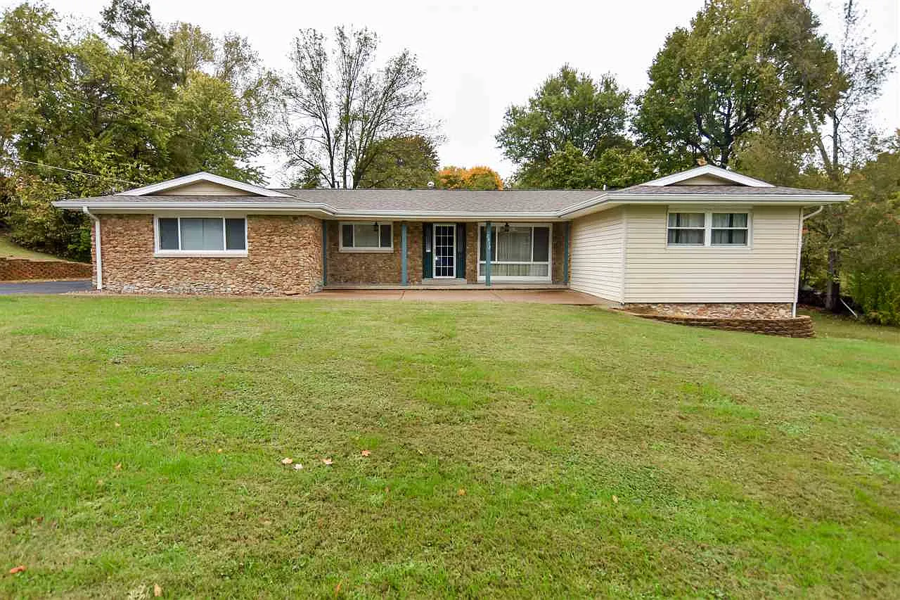 2312 Trail Dr photo 1