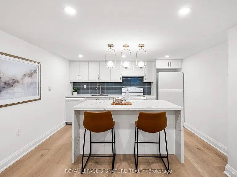 247 Kathryn Cres #LOWER — Photo 7