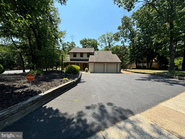 18 Woodhurst Dr, Voorhees, NJ 08043