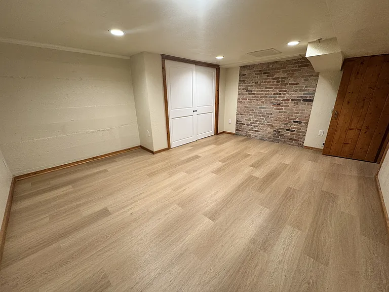 516 W Olive St — Photo 9
