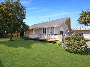 808 Pioneer Rd, Brookings, OR 97415