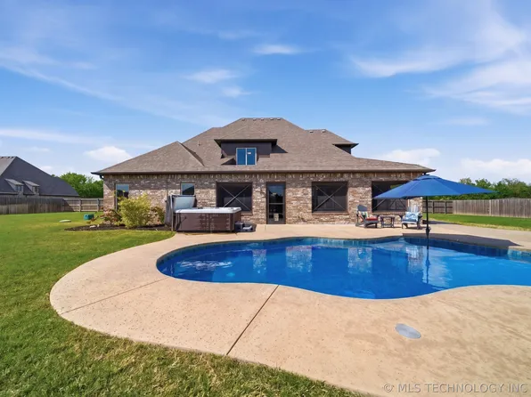 1956 E 172nd St S, Mounds, OK 74047