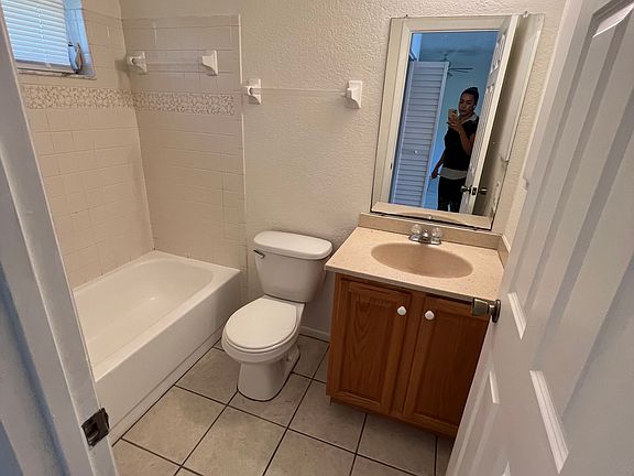 3rd image of 23385 Farnam St #8