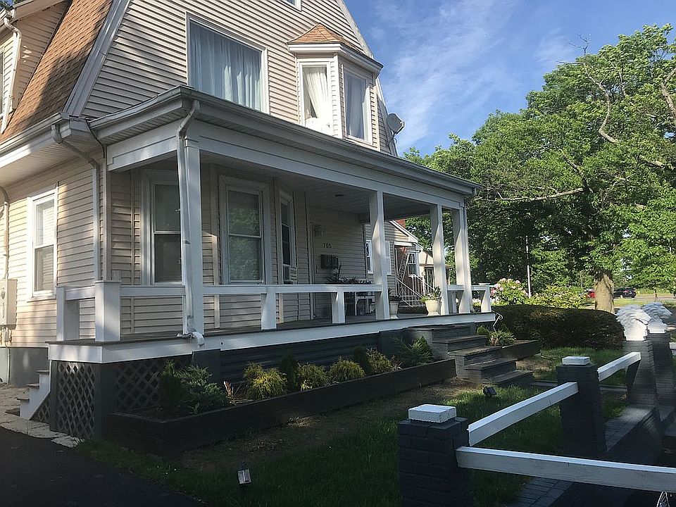 Front corner view