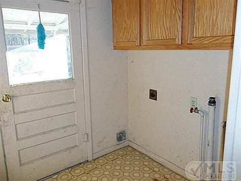 3rd image of 406 E College Ave