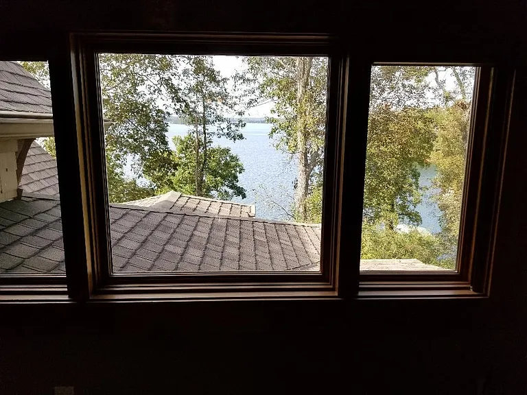 Lake View - Living room