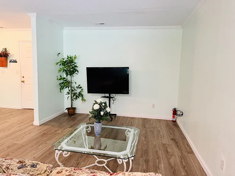 605 New Jersey Ave — Photo 5
