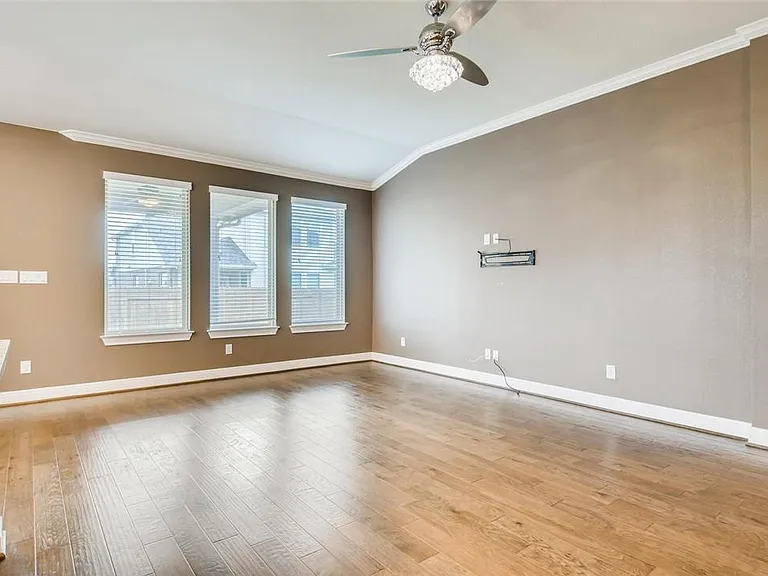 817 Kenney Fort Xing — Photo 9